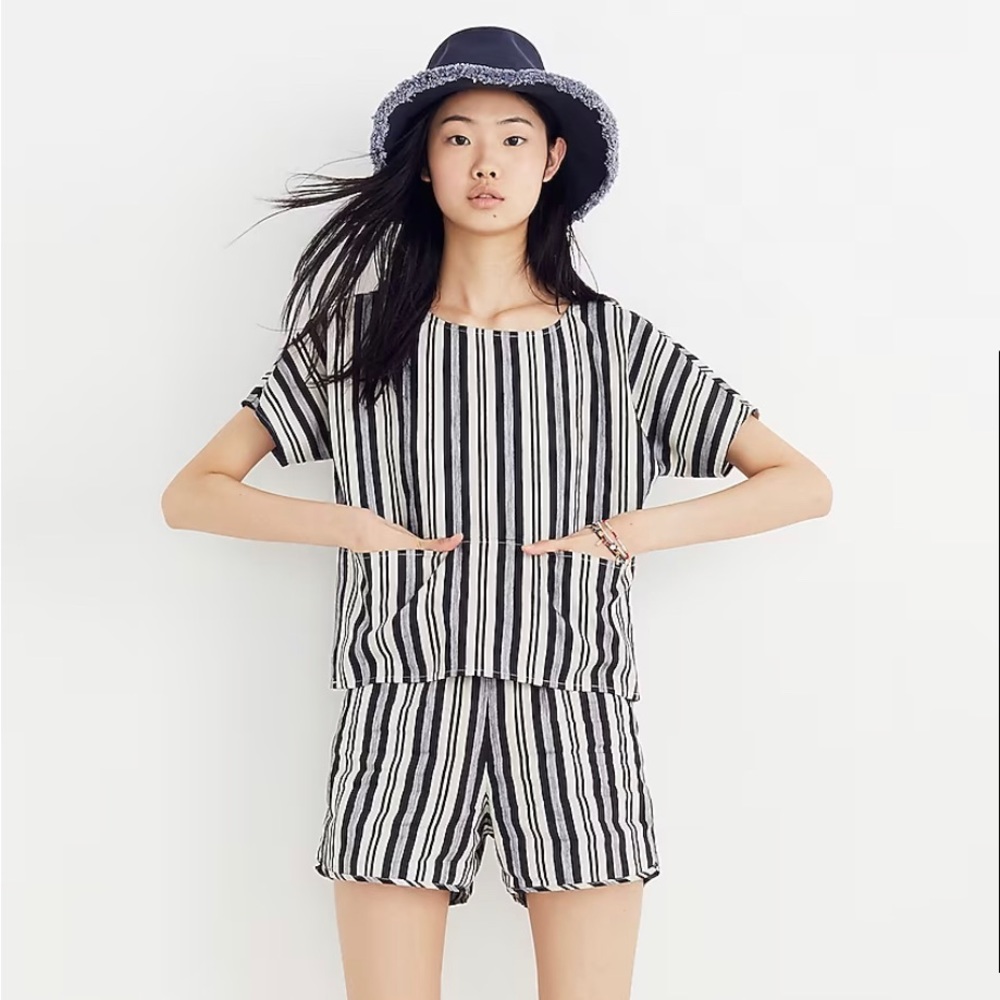 Madewell boxy top in Evelyn stripe. Size large, front pockets.